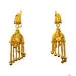 This royal pair of 22k gold jhumka design define simplicity and elegance. This traditional jhumka have been exquisitely crafted keeping maximum simplicity in mind. The Weight of this product would be only 5.04 gm.