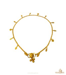 This payel designed in a style evocative of Medieval fashion.It is a lightweight gold payel.its look classy and fabulous.It has 22 carat purity and weight only4.49 grams