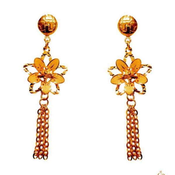 Gold earrings design can make your look all the prettier any day of the week! 22 carat pure gold earring bring a hint of luxury to your outfit. This simple gold earrings design weight only 3.17 gram.